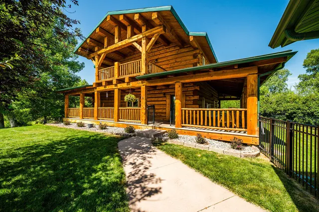$1,095,000 | 716 Bridge Street, Dayton, WY 82836