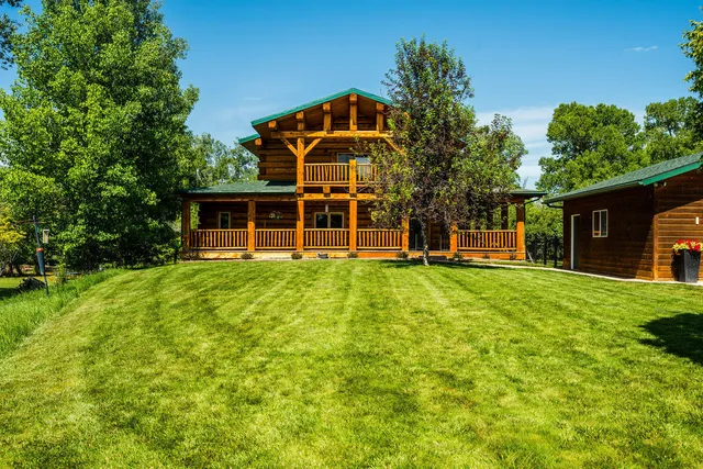 $1,095,000 | 716 Bridge Street, Dayton, WY 82836