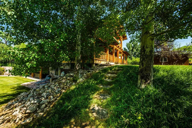 $1,095,000 | 716 Bridge Street, Dayton, WY 82836