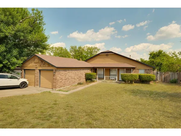 a view of a house with a big yard