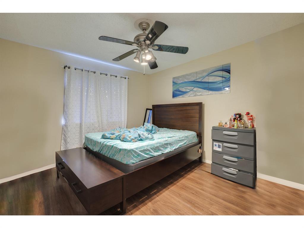 11919 Sunhillow Bend, Unit B Austin, TX 78758 - Photo 7 of 12 a bedroom with a bed and a dresser