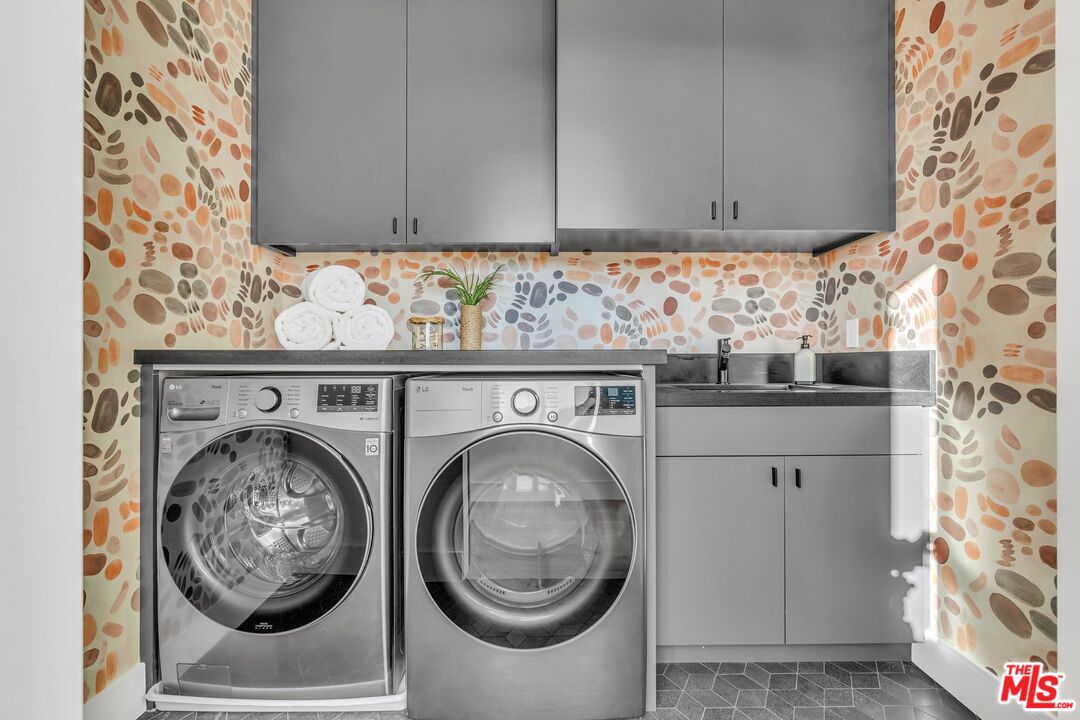 1071 Marco Place Venice, CA 90291 - Photo 20 of 39 a utility room with dryer and washer