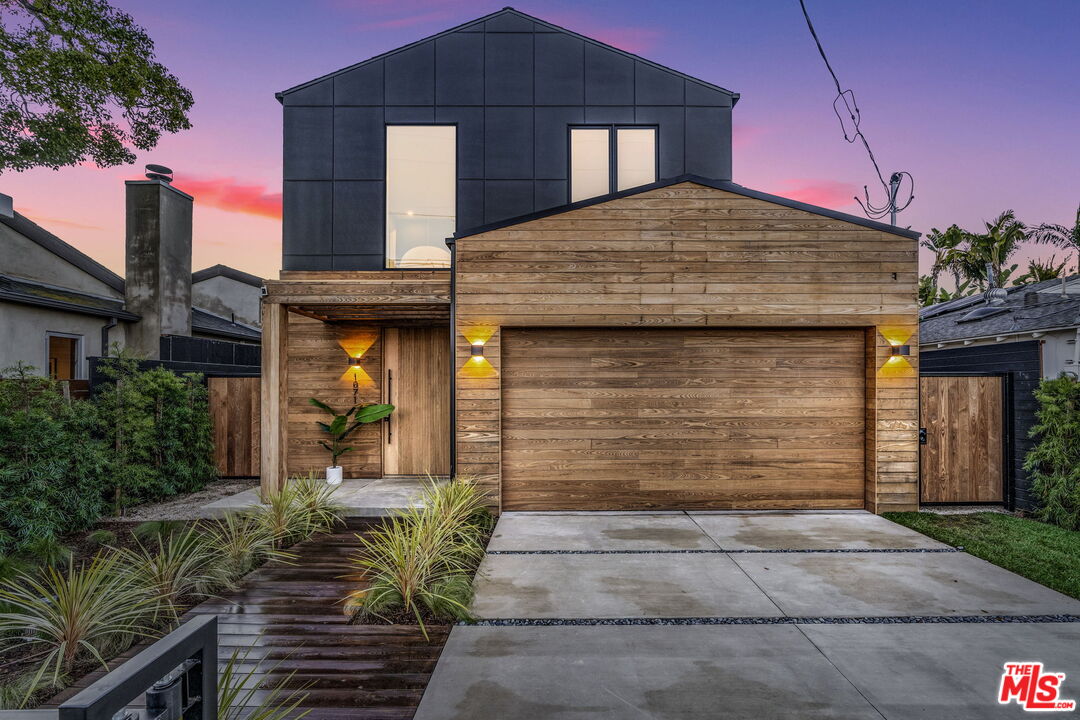 1071 Marco Place Venice, CA 90291 - Photo 39 of 39 a front view of a house
