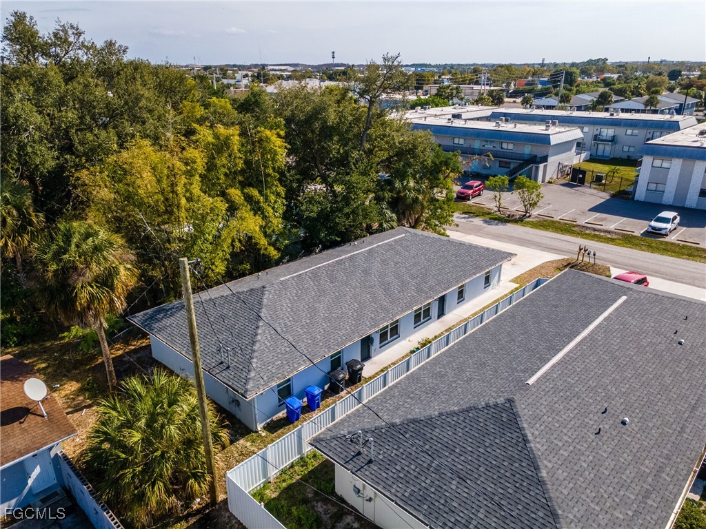 2405 Maple Avenue Fort Myers, FL 33901 - Photo 25 of 27 a view of a terrace with a table and chairs