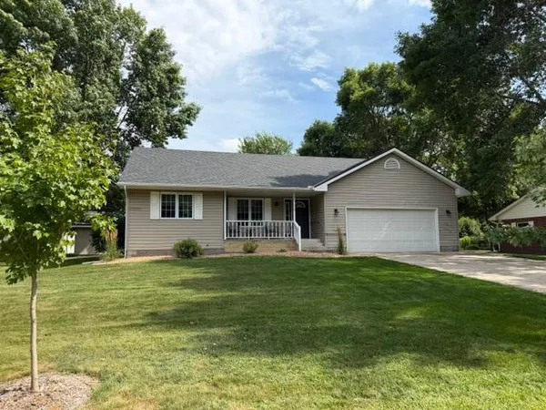 $329,888 | 714 East Crescent Lane, Litchfield, MN 55355