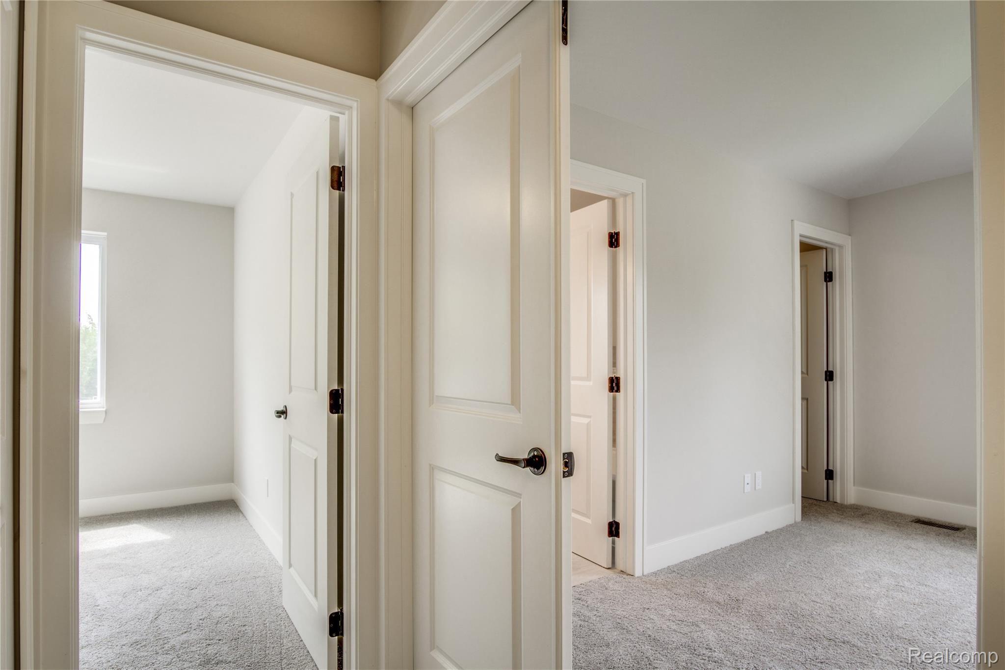 2914 Walsh Drive Rochester, MI 48309 - Photo 24 of 36 Interiors (25 of 37).jpg