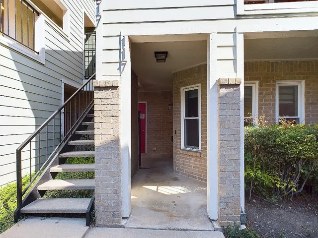 a view of entryway front of house