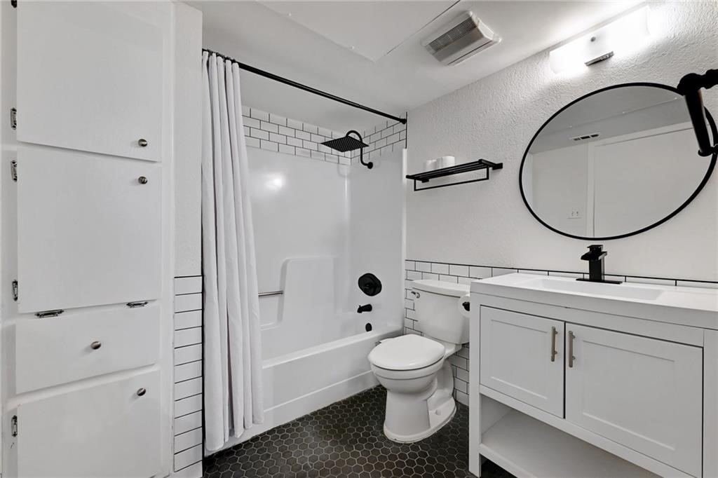 2104 Cullen Avenue, Unit 4117 Austin, TX 78757 - Photo 31 of 36 a bathroom with a toilet sink and shower