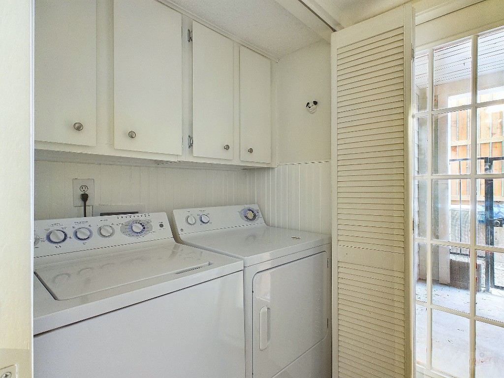 2104 Cullen Avenue, Unit 4117 Austin, TX 78757 - Photo 10 of 36 a utility room with dryer and washer