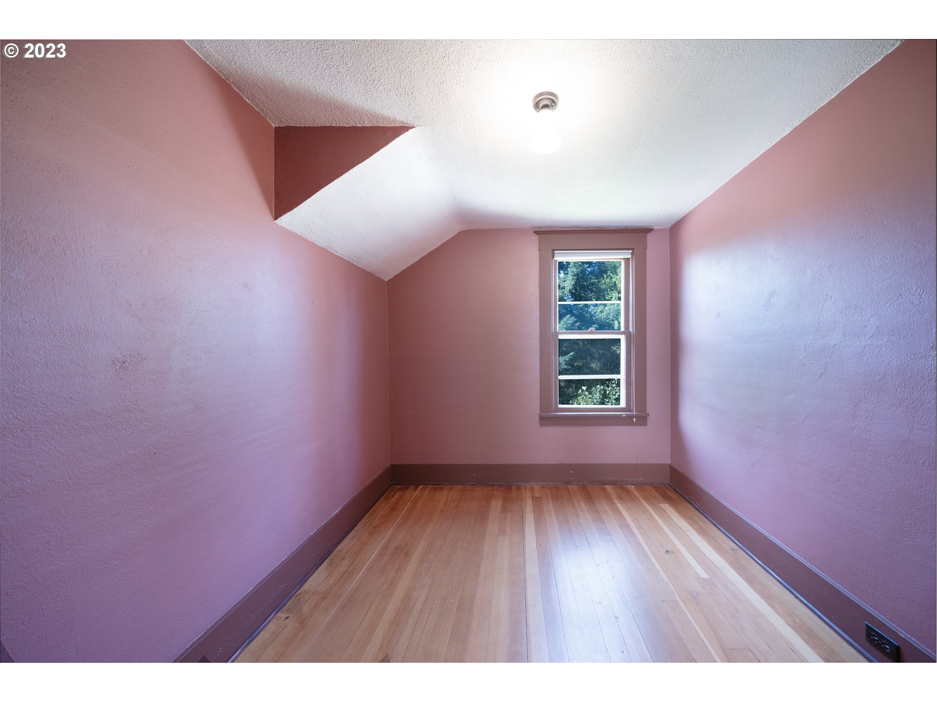4720 Southeast Logus Road Milwaukie, OR 97222 - Photo 27 of 44 Gallery Image 27