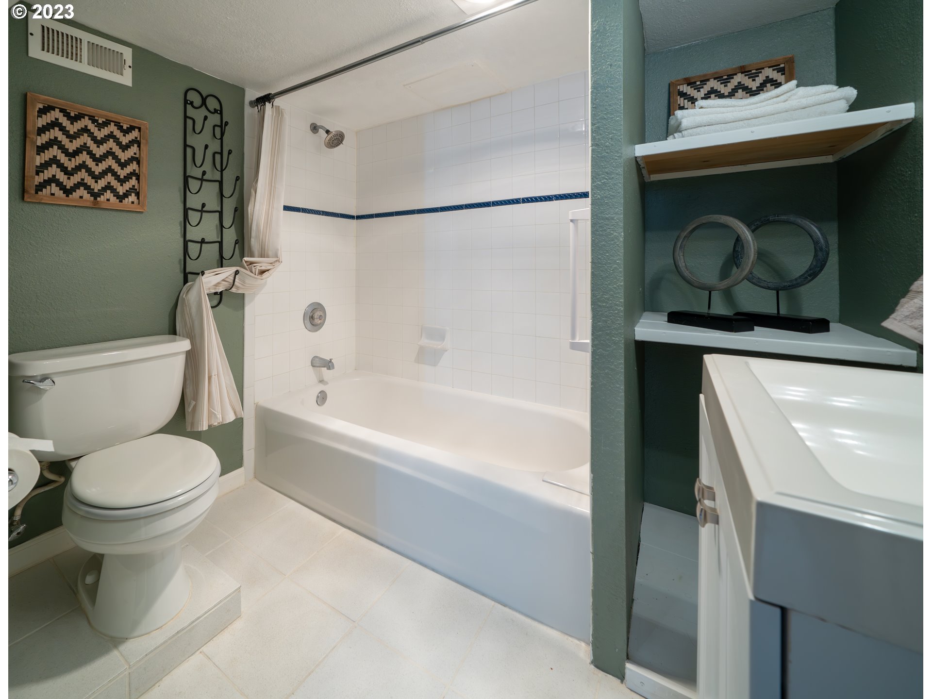 4720 Southeast Logus Road Milwaukie, OR 97222 - Photo 36 of 44 Gallery Image 36
