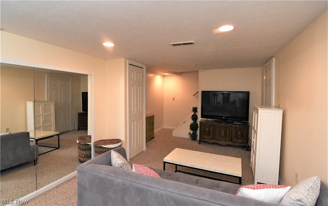 587 Schocalog Road Akron, OH 44320 - Photo 24 of 30