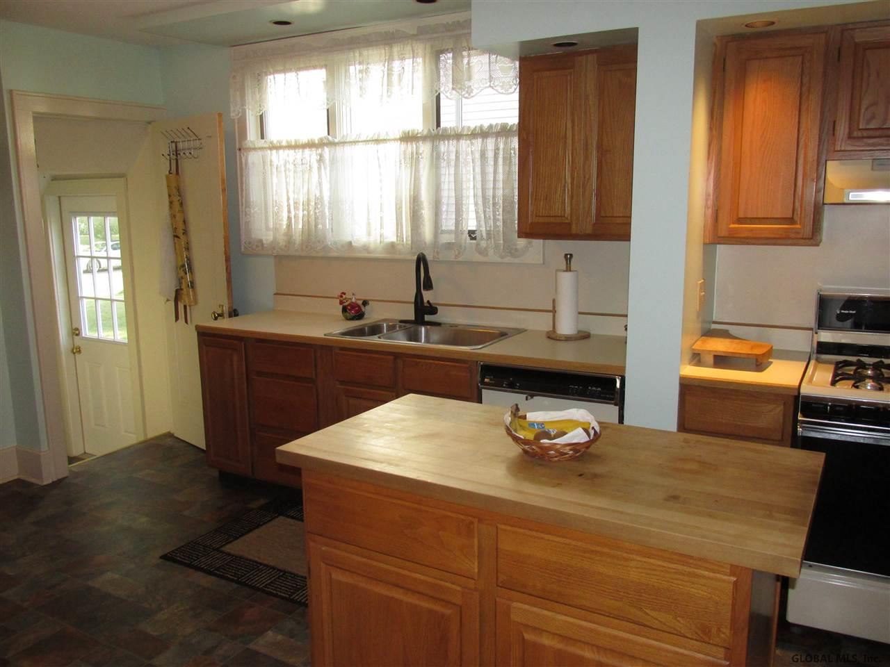 1186 Ardsley Road Schenectady, NY 12308 - Photo 8 of 21 Photo 8