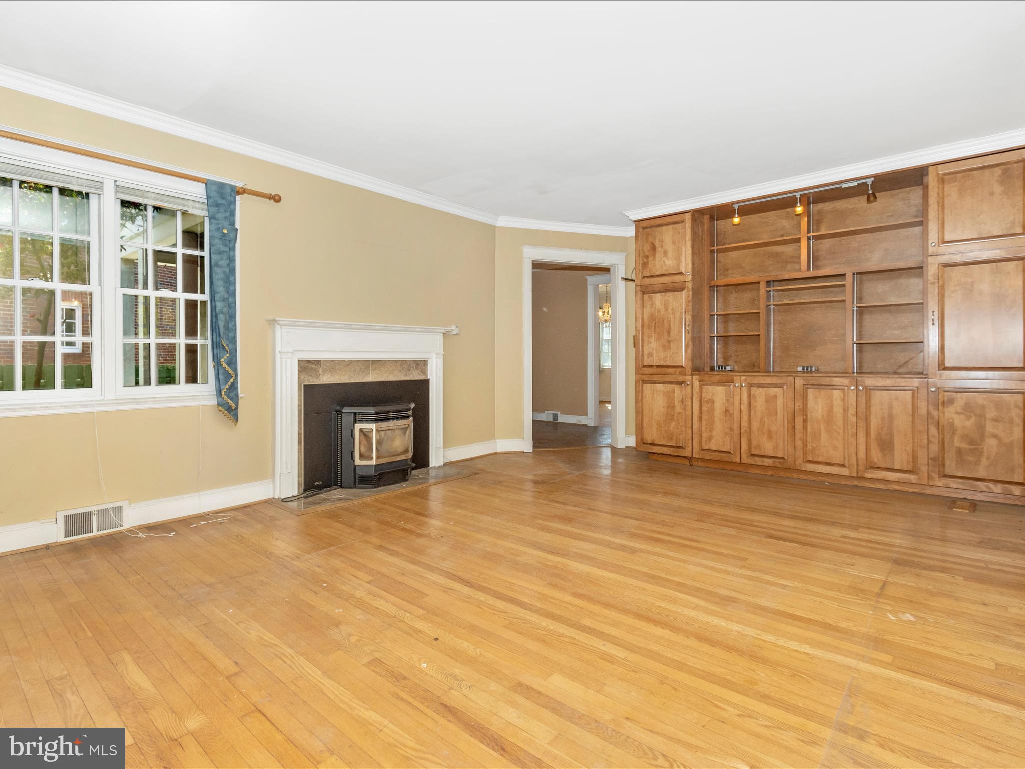4126 Westview Road Baltimore, MD 21218 - Photo 7 of 52 Living Room