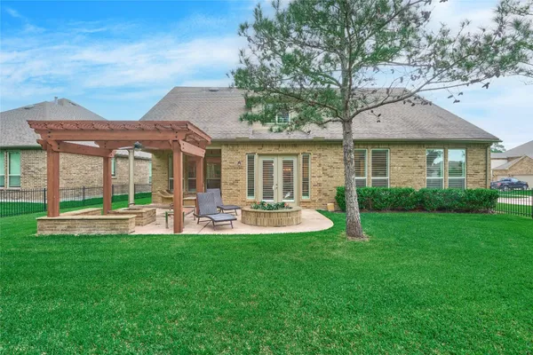 $795,000 | 230 Connemara Drive, The Woodlands, TX 77382