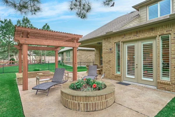 $795,000 | 230 Connemara Drive, The Woodlands, TX 77382
