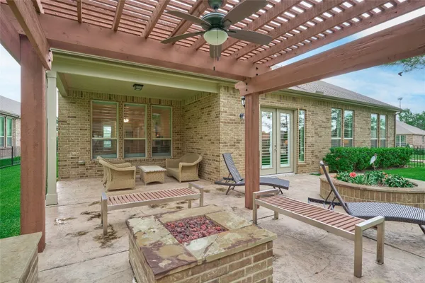 $795,000 | 230 Connemara Drive, The Woodlands, TX 77382