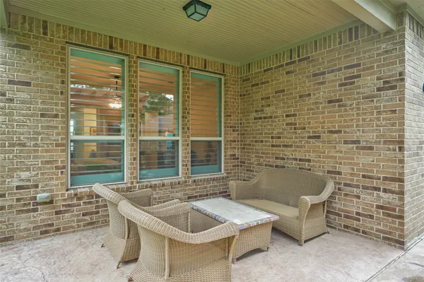 $795,000 | 230 Connemara Drive, The Woodlands, TX 77382