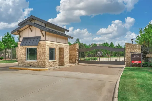 $795,000 | 230 Connemara Drive, The Woodlands, TX 77382