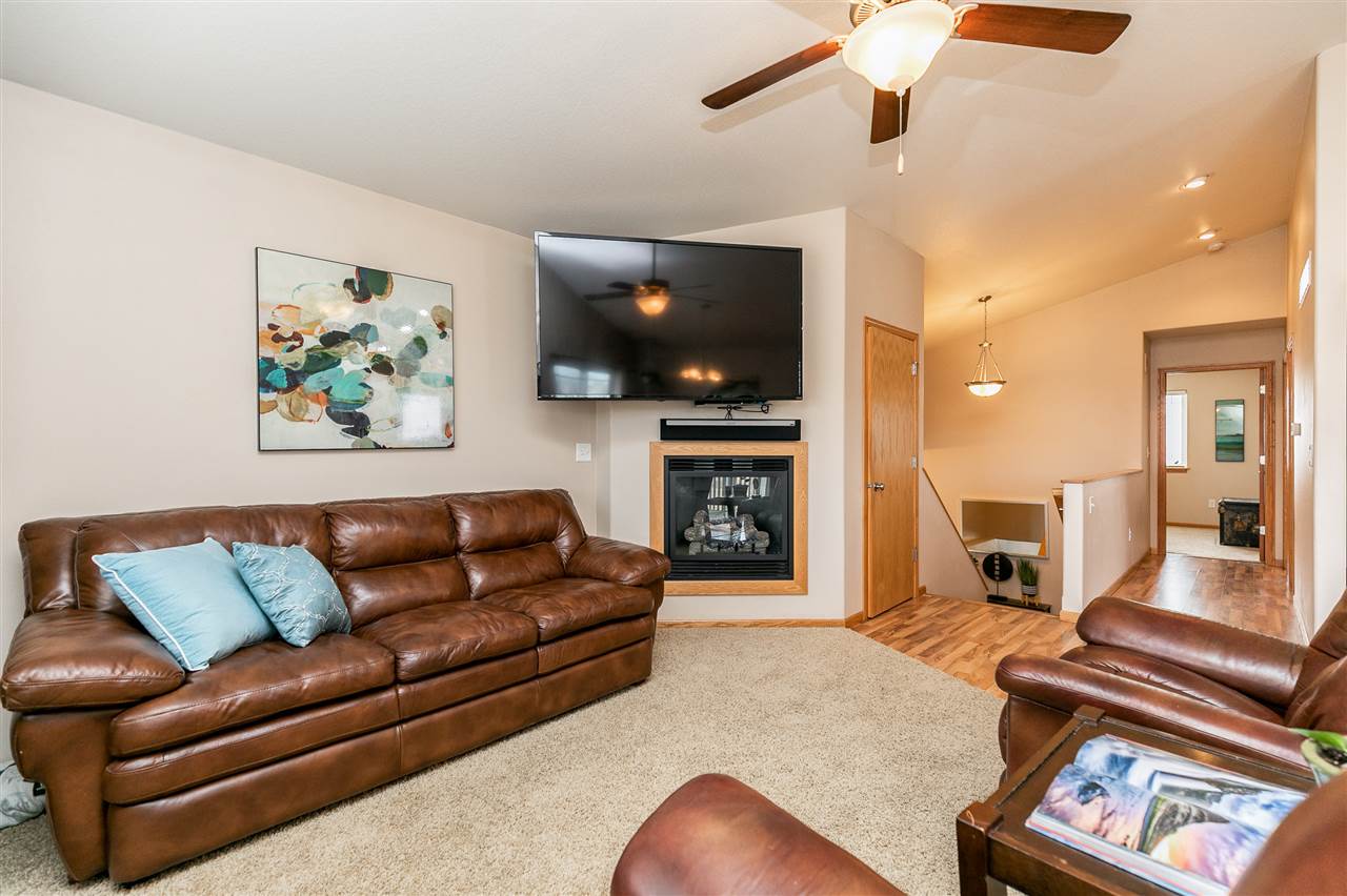 240 Old Oak Ridge Hills, IA 52235 - Photo 5 of 40 Gallery Image 5