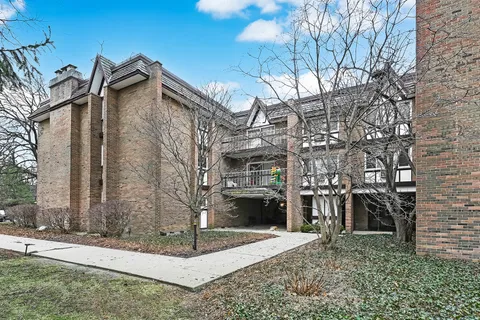 $365,000 | 360 Claymoor, Unit 3G, Hinsdale, IL 60521