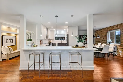 $365,000 | 360 Claymoor, Unit 3G, Hinsdale, IL 60521