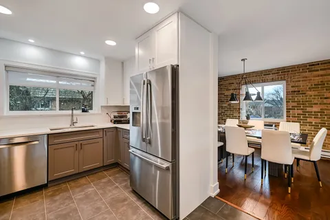 $365,000 | 360 Claymoor, Unit 3G, Hinsdale, IL 60521