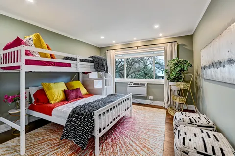 $365,000 | 360 Claymoor, Unit 3G, Hinsdale, IL 60521