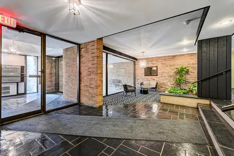 $365,000 | 360 Claymoor, Unit 3G, Hinsdale, IL 60521