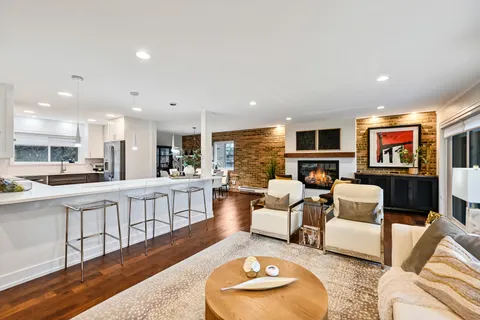 $365,000 | 360 Claymoor, Unit 3G, Hinsdale, IL 60521