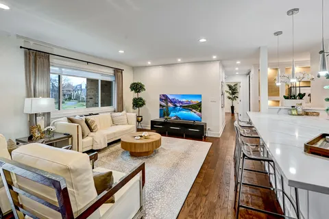 $365,000 | 360 Claymoor, Unit 3G, Hinsdale, IL 60521