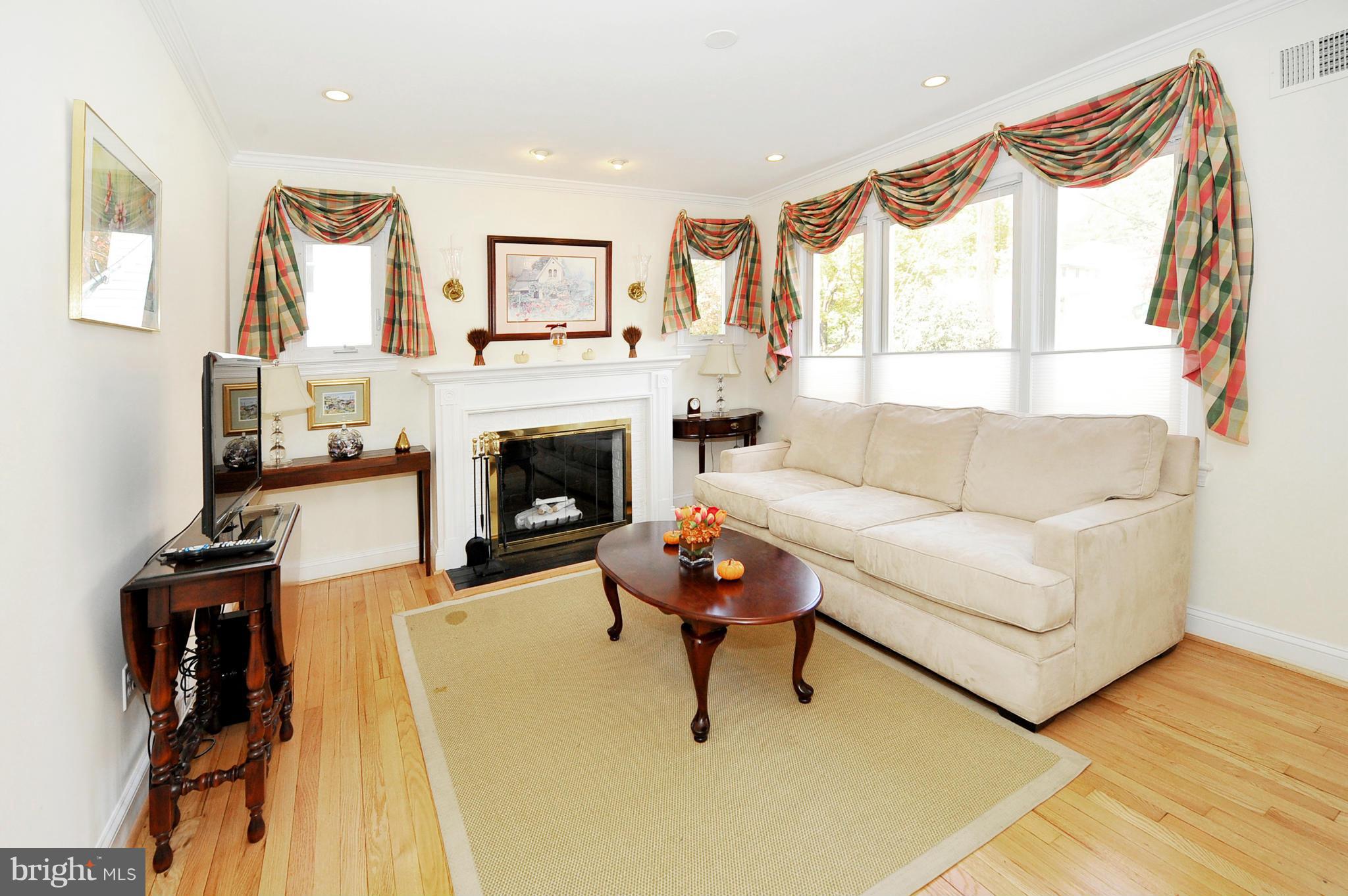 3310 Jones Bridge Road Chevy Chase, MD 20815 - Photo 2 of 21 Living Room