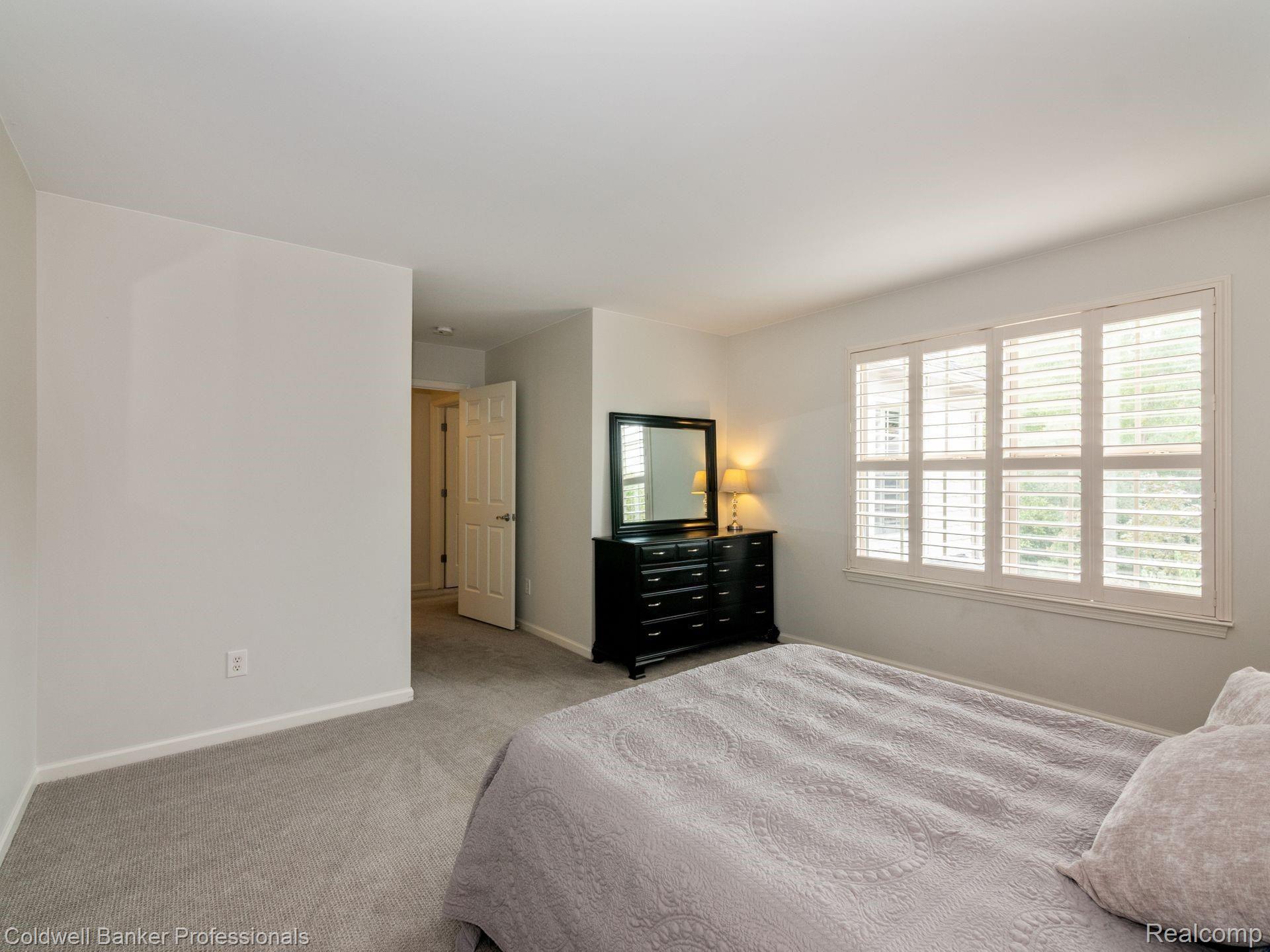 3817 Winding Brk Circle Rochester, MI 48309 - Photo 23 of 46 23.jpg