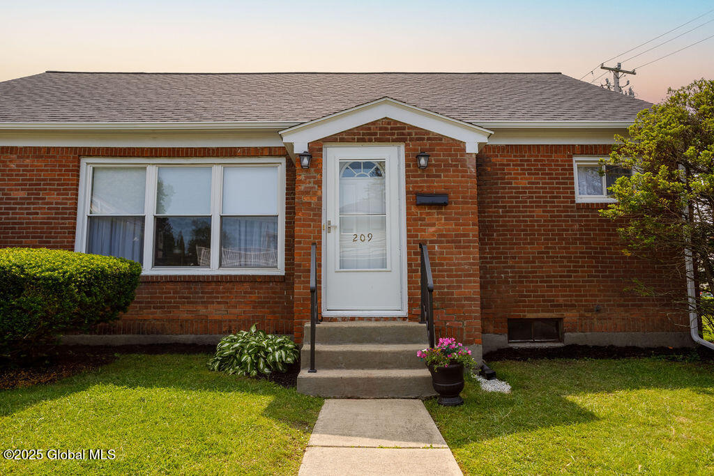 209 Whitehall Road Albany, NY 12209 - Photo 2 of 36 209Whitehall-29