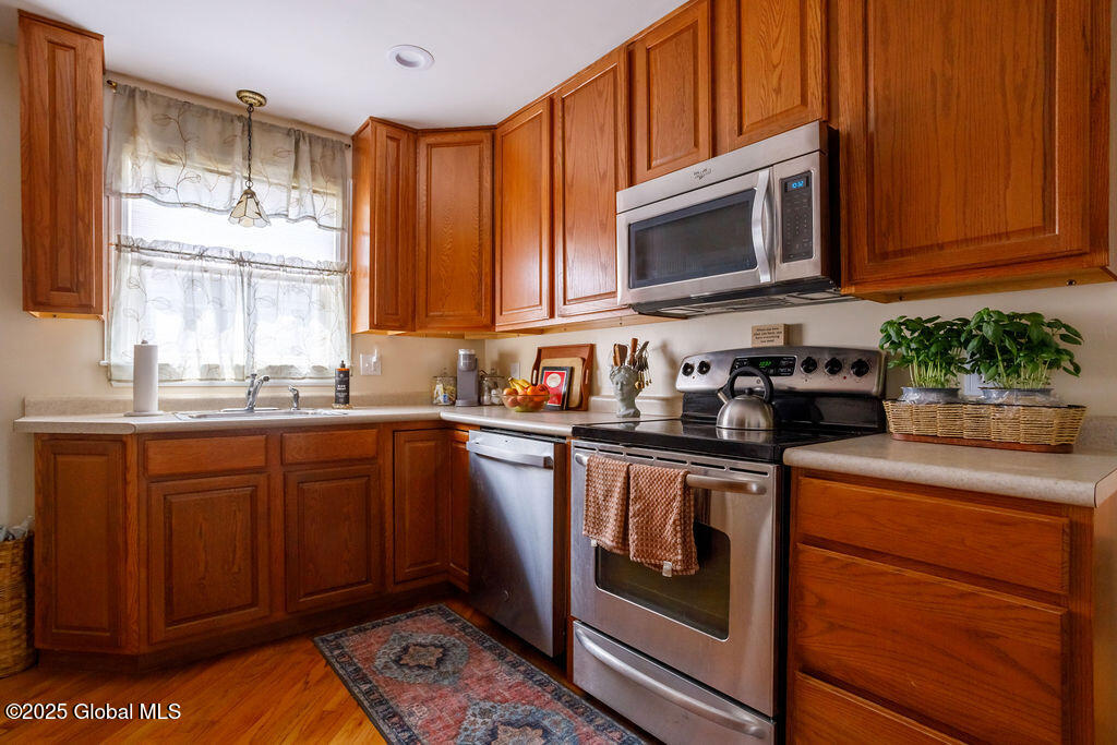 209 Whitehall Road Albany, NY 12209 - Photo 7 of 36 209Whitehall-5