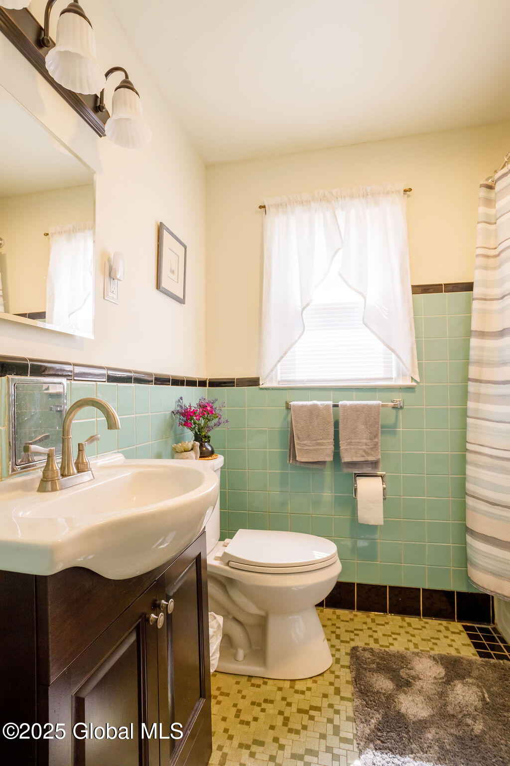 209 Whitehall Road Albany, NY 12209 - Photo 10 of 36 209Whitehall-8