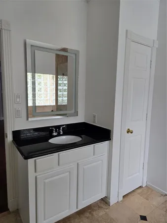 $3,200 | 12018 McKinney Falls Lane, Sugar Land, TX 77498