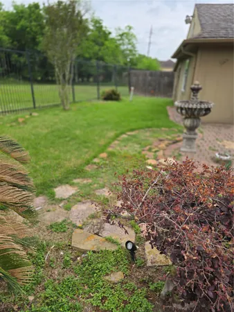 $3,200 | 12018 McKinney Falls Lane, Sugar Land, TX 77498
