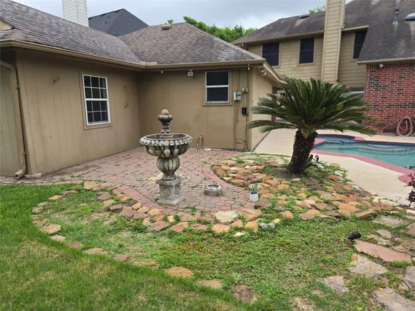 $3,200 | 12018 McKinney Falls Lane, Sugar Land, TX 77498