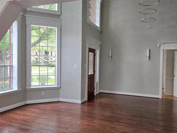 $3,200 | 12018 McKinney Falls Lane, Sugar Land, TX 77498