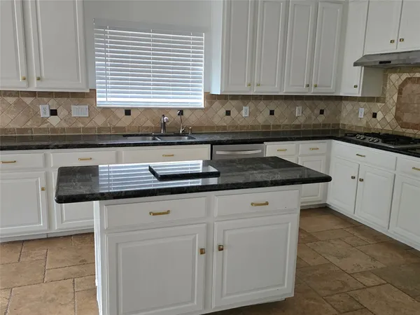 $3,200 | 12018 McKinney Falls Lane, Sugar Land, TX 77498