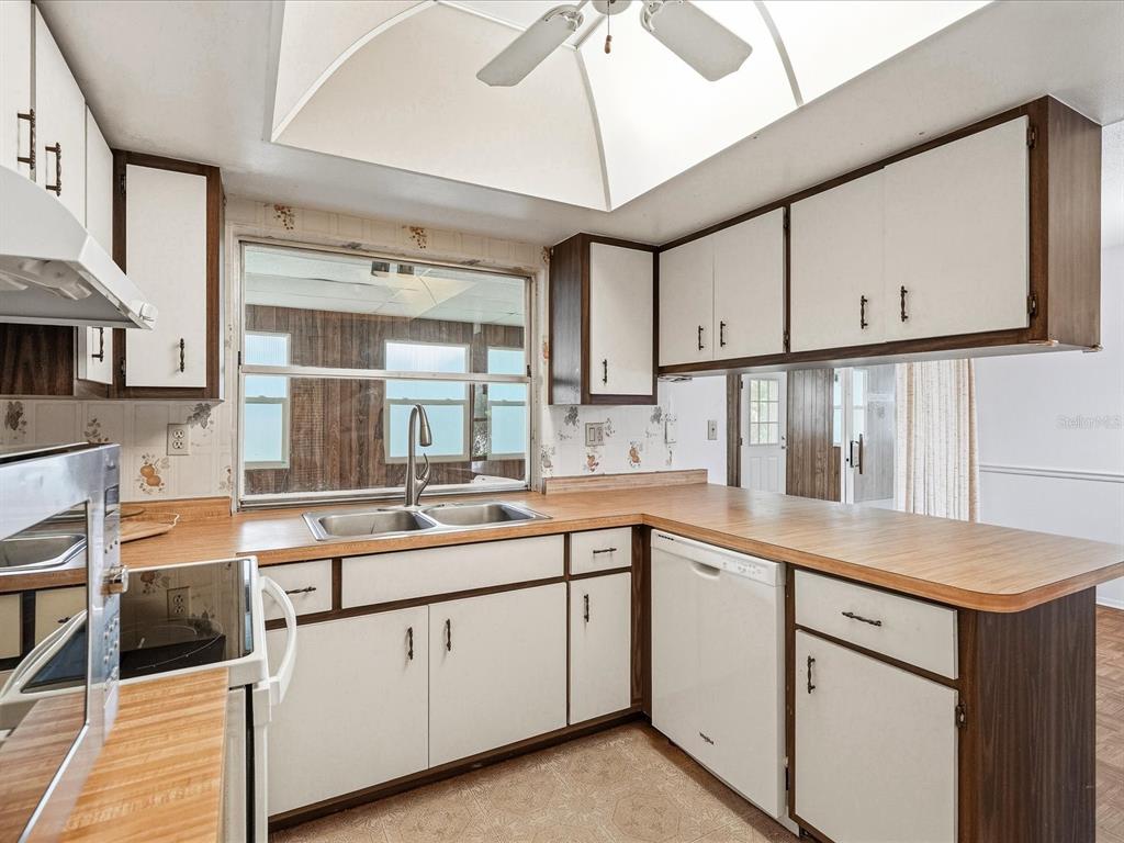 1387 Hayworth Road Port Charlotte, FL 33952 - Photo 17 of 40 Gallery Image 17
