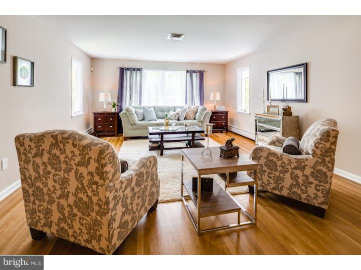 980 Macclesfield Road Furlong, PA 18925 - Photo 4 of 24 Living Room
