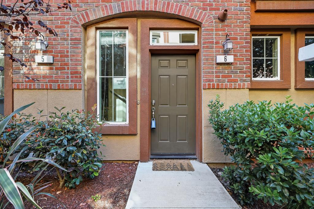 1036 Onofrio Lane, Unit 6 San Jose, CA 95133 - Photo 1 of 50 a front view of a house with a garden