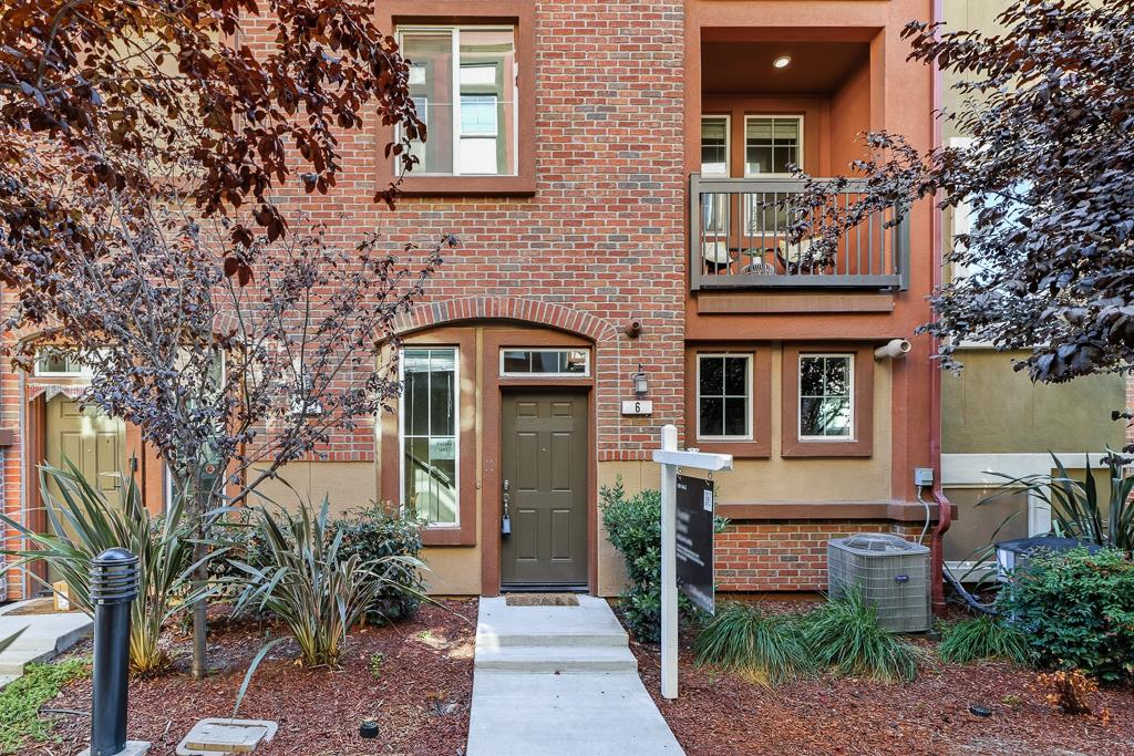 1036 Onofrio Lane, Unit 6 San Jose, CA 95133 - Photo 2 of 50 a front view of a house with a yard