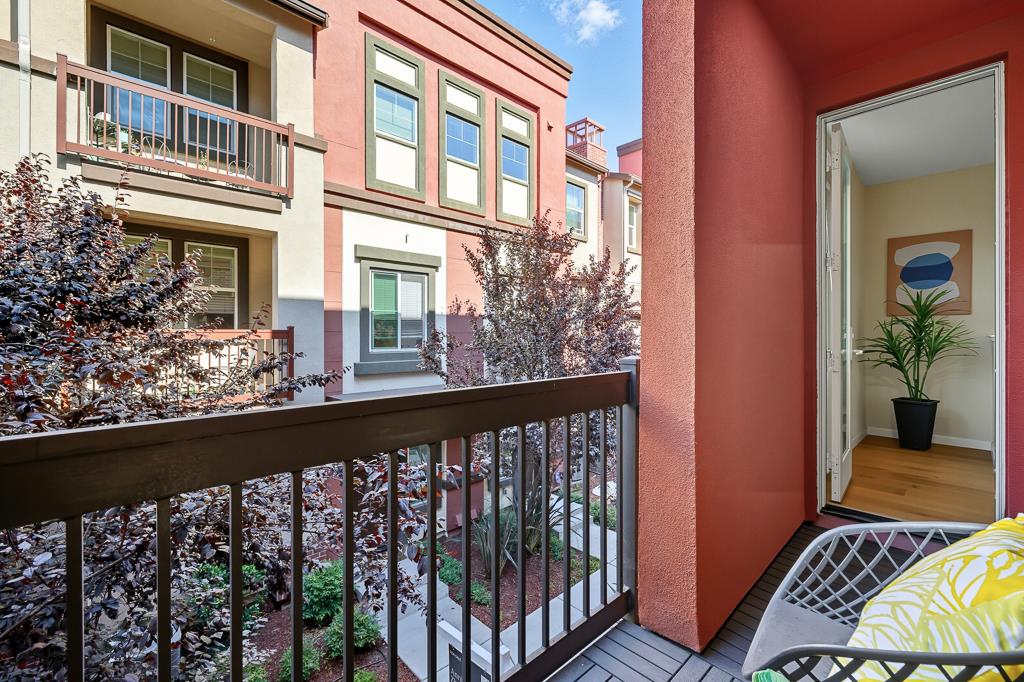 1036 Onofrio Lane, Unit 6 San Jose, CA 95133 - Photo 38 of 50 a view of a balcony with wooden floor and fence