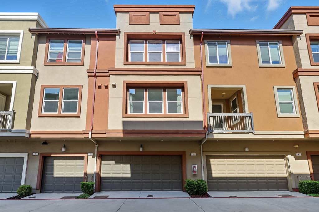 1036 Onofrio Lane, Unit 6 San Jose, CA 95133 - Photo 40 of 50 a front view of a multi story building