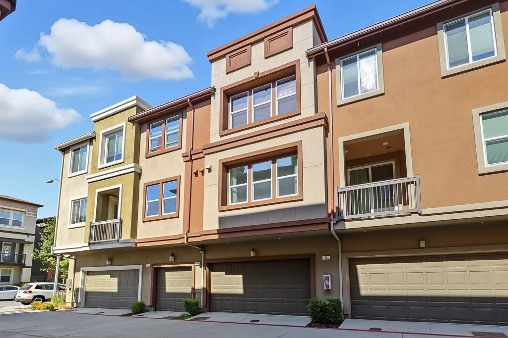 1036 Onofrio Lane, Unit 6 San Jose, CA 95133 - Photo 41 of 50 a front view of a building