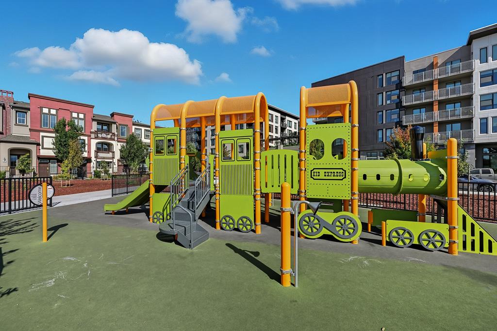 1036 Onofrio Lane, Unit 6 San Jose, CA 95133 - Photo 44 of 50 a view of a room with gym equipment