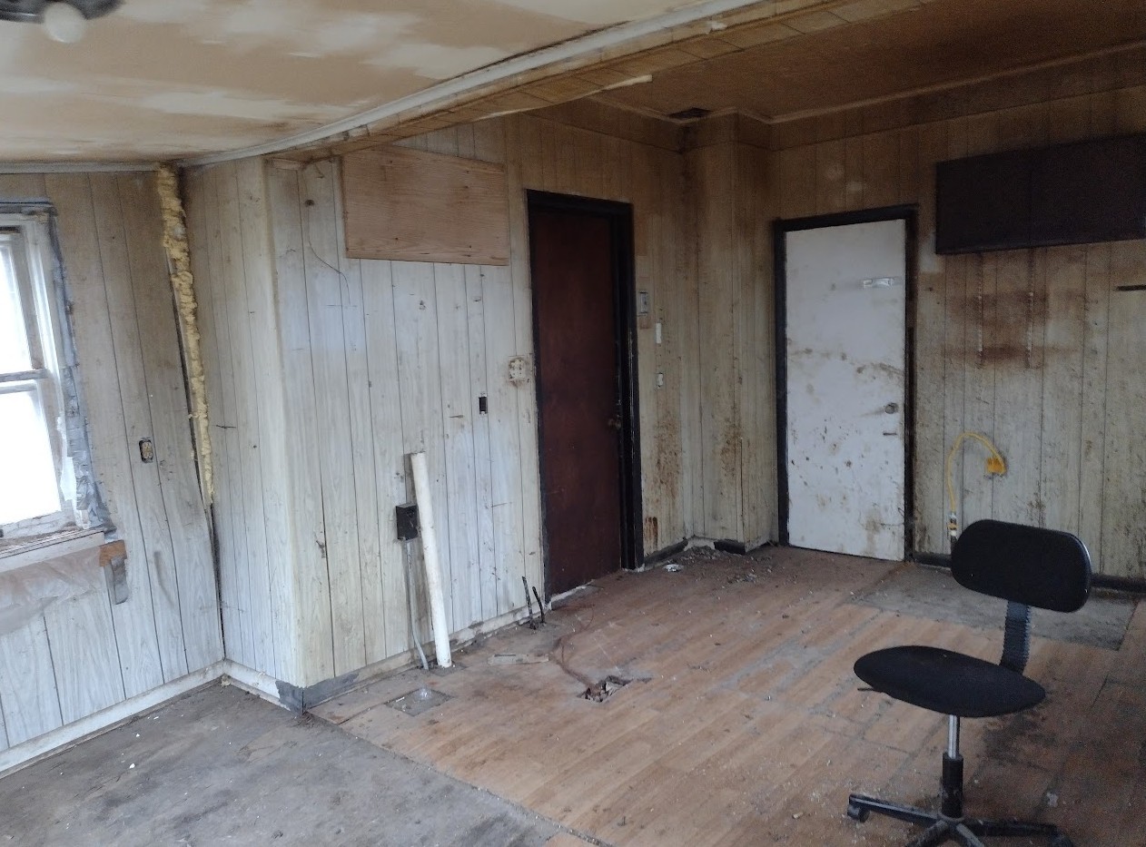 222 Nobes Avenue Lockport, IL 60441 - Photo 6 of 9 a view of an empty room with a window